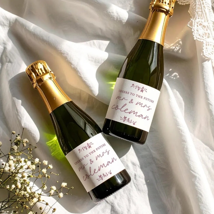 Customized wine label stickers · Waterproof and moisture-proof · Special for red wine, spirits and fruit wine · Can be attached to glass bottles