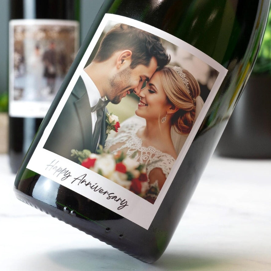Customized wine label stickers · Waterproof and moisture-proof · Special for red wine, spirits and fruit wine · Can be attached to glass bottles