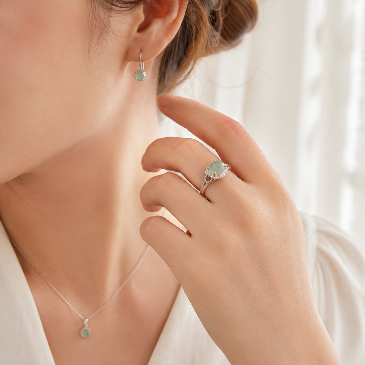 Pale Mint Oval Halo Ring detail