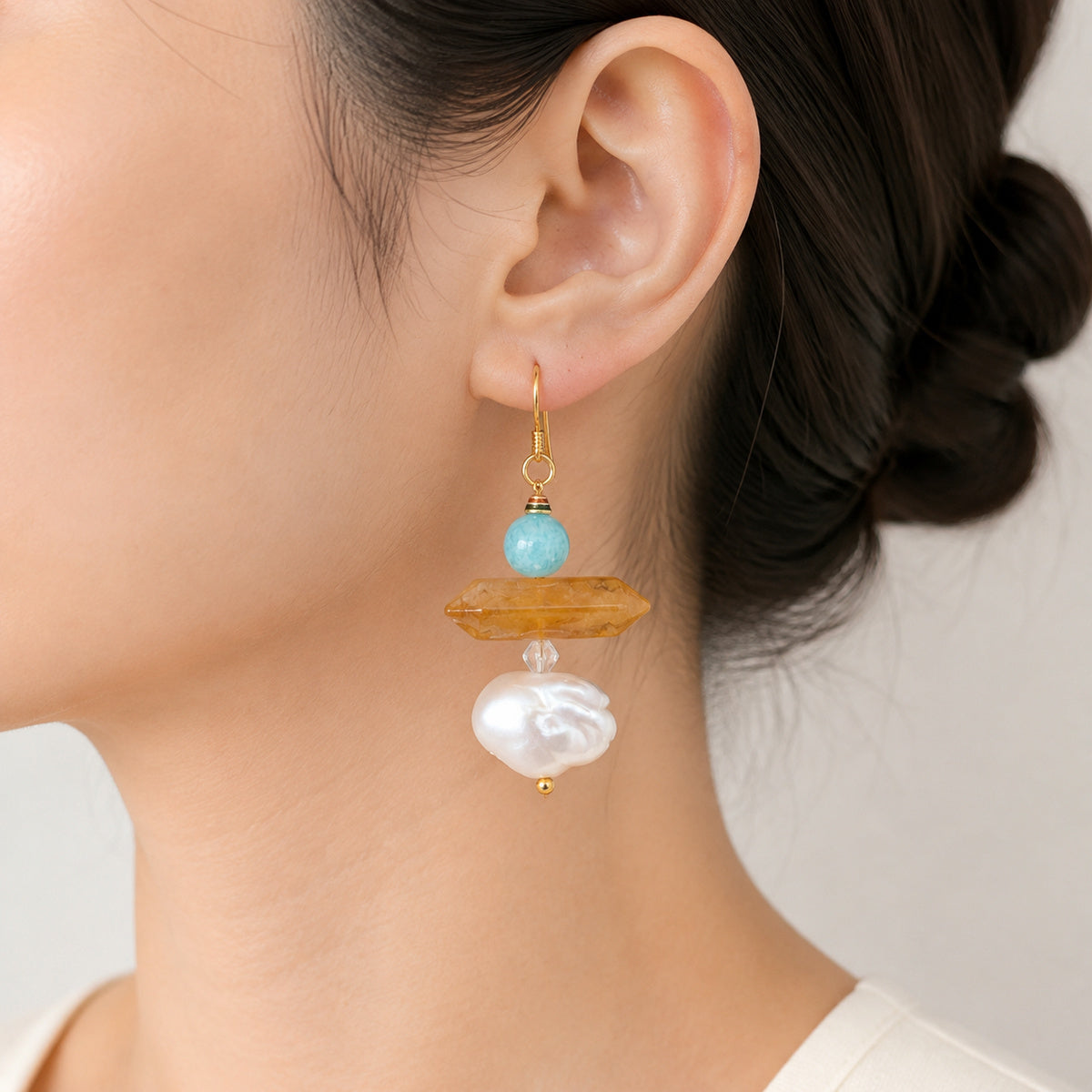 Honey Point Pearl Earrings detail