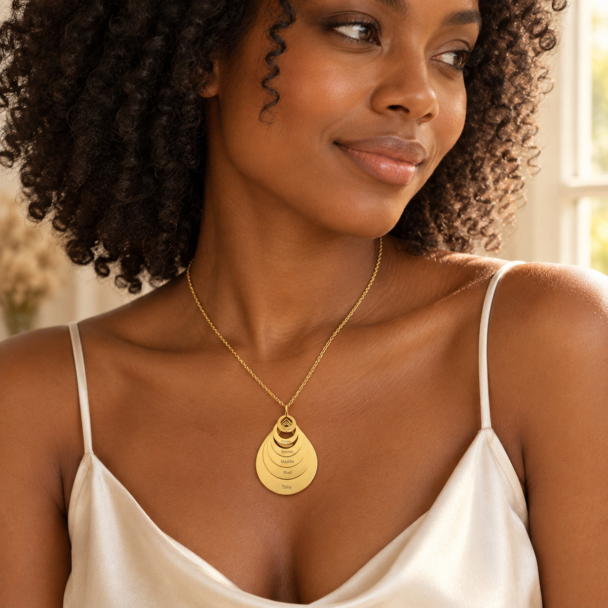 Personalized Layered Teardrop Name Necklace detail