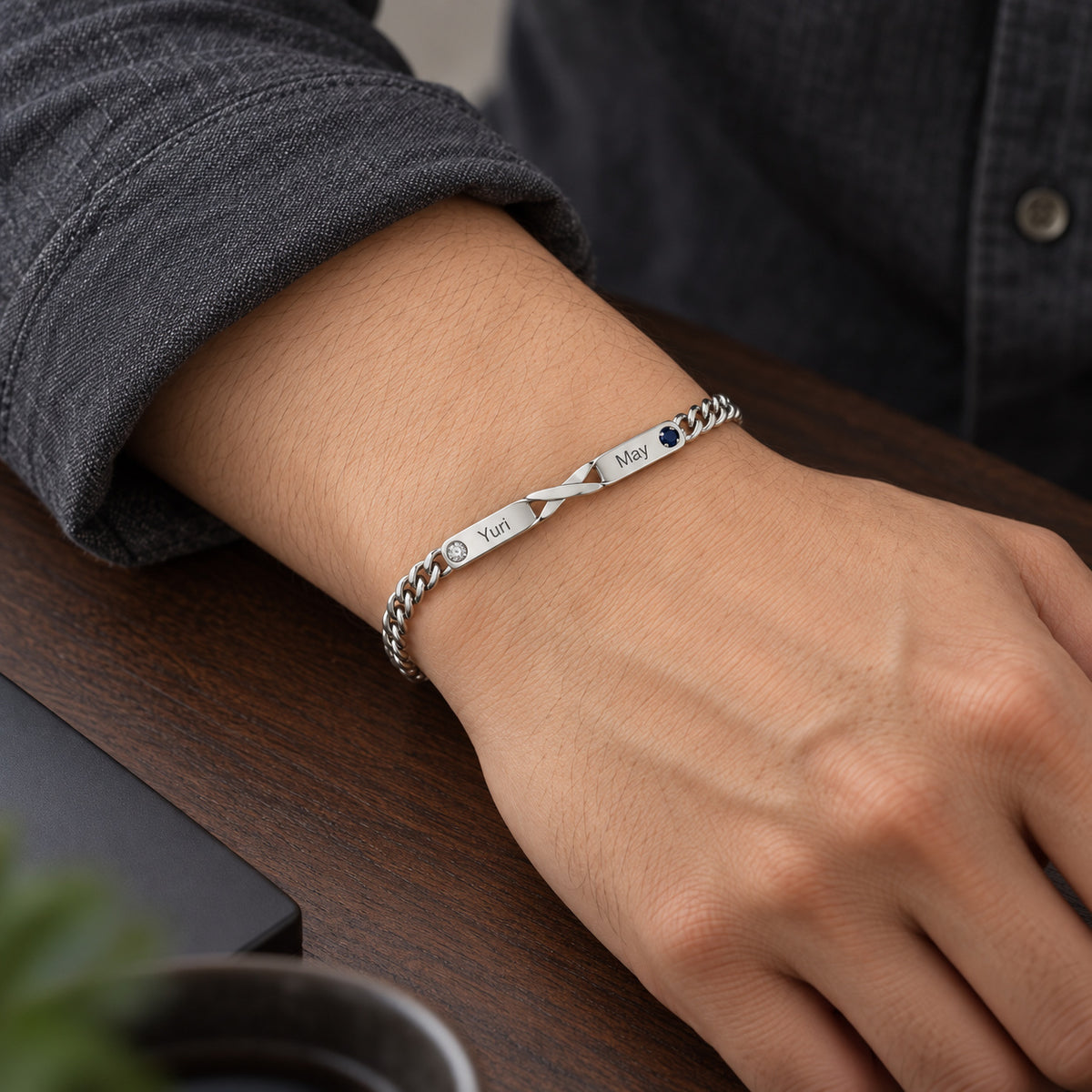Personalized Double-Tag Cuban Chain Bracelet detail